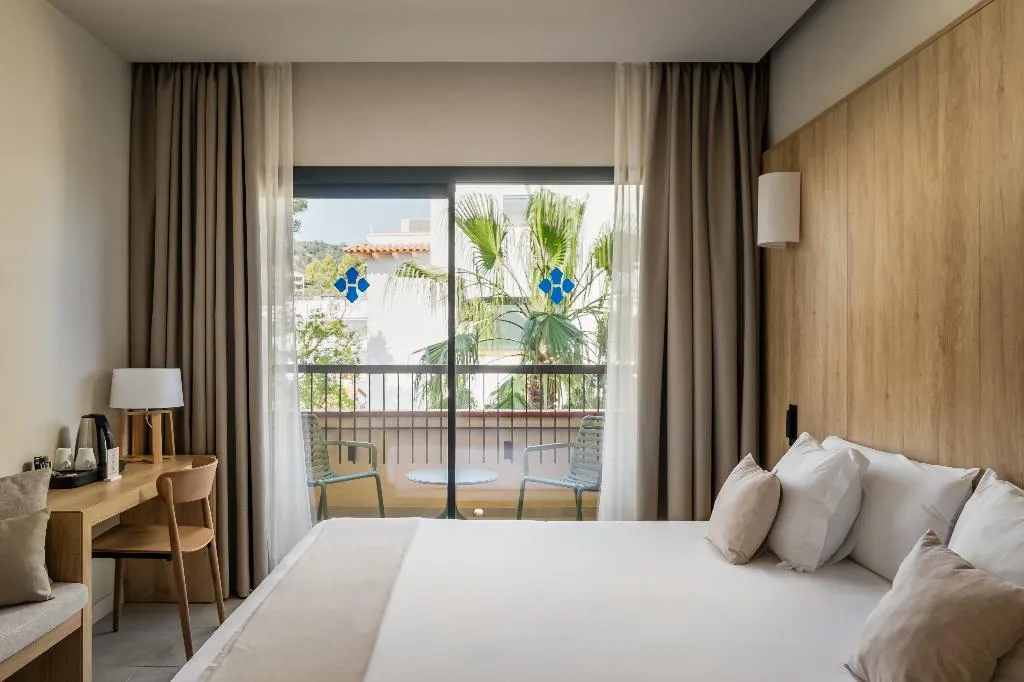 Double or Twin WITH TERRACE Room, Delfin, Costa Brava