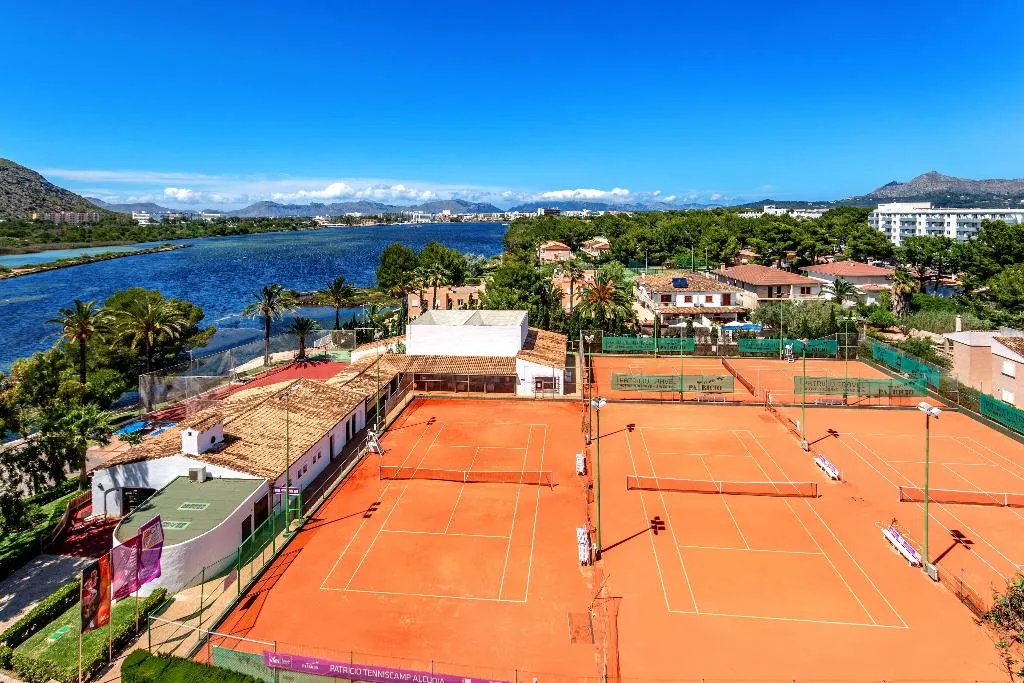 Sports and Entertainment, Viva Eden Lago, Majorca