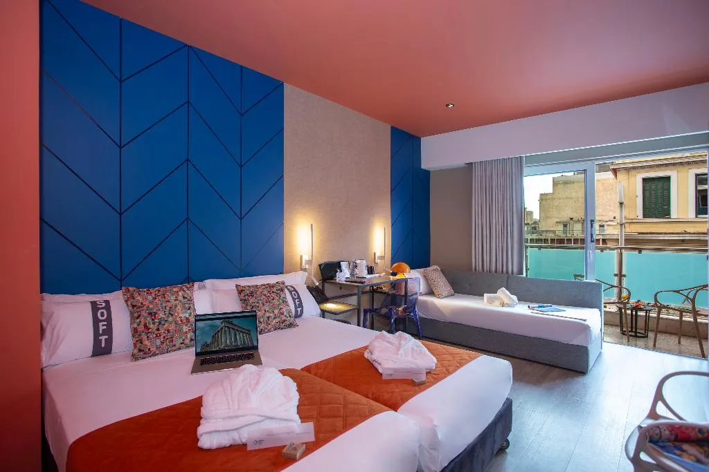 TRIPLE WITH BALCONY Room, Casual Kubic Athens, Athens