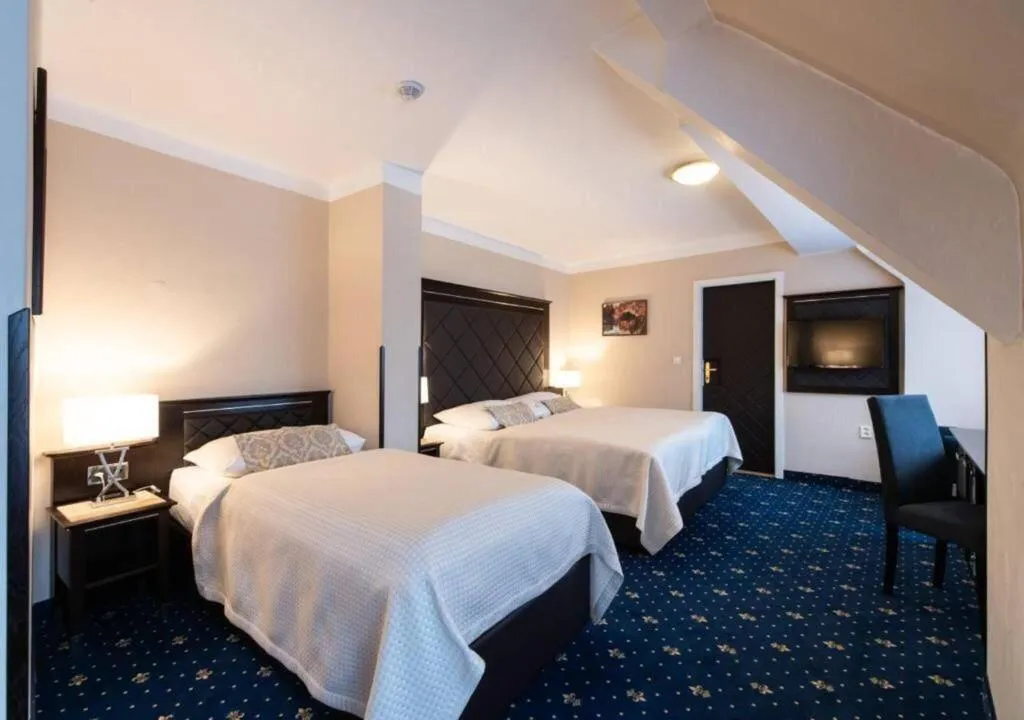 QUADRUPLE DELUXE KING BED Room, Pytloun Old Armoury Hotel Prague, Prague