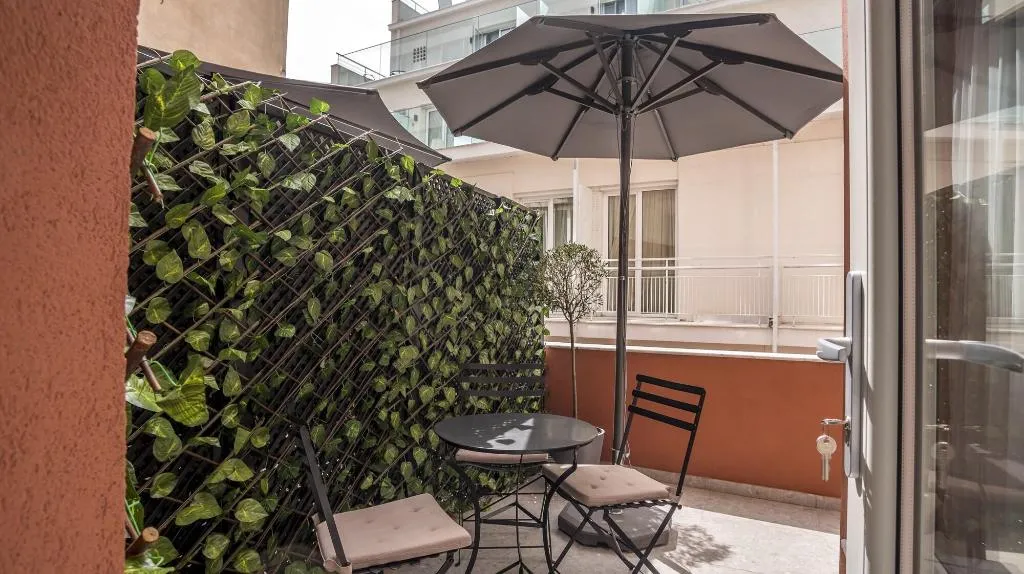 Room, Metis Uls, Athens