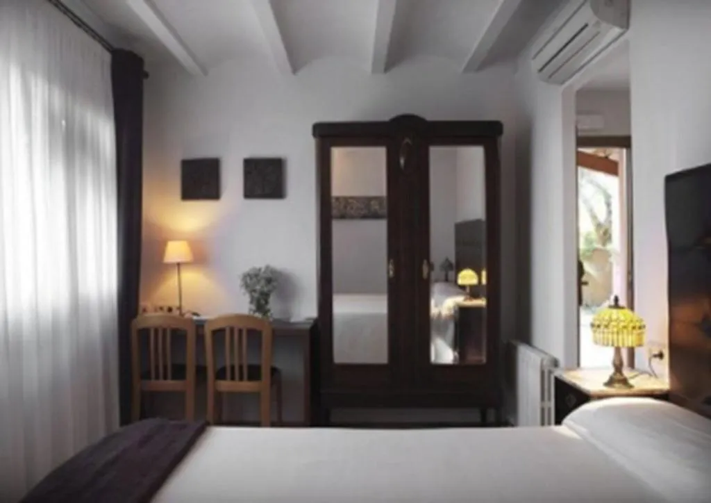 Room, Mont-Sant, Valencia