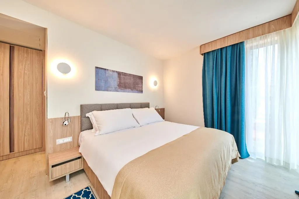 DOUBLE CLASSIC WITH BALCONY Room, Garden Suites Park Plava Laguna, Istria