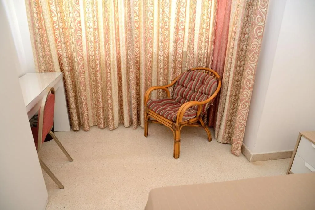 Room, White Star, Malta