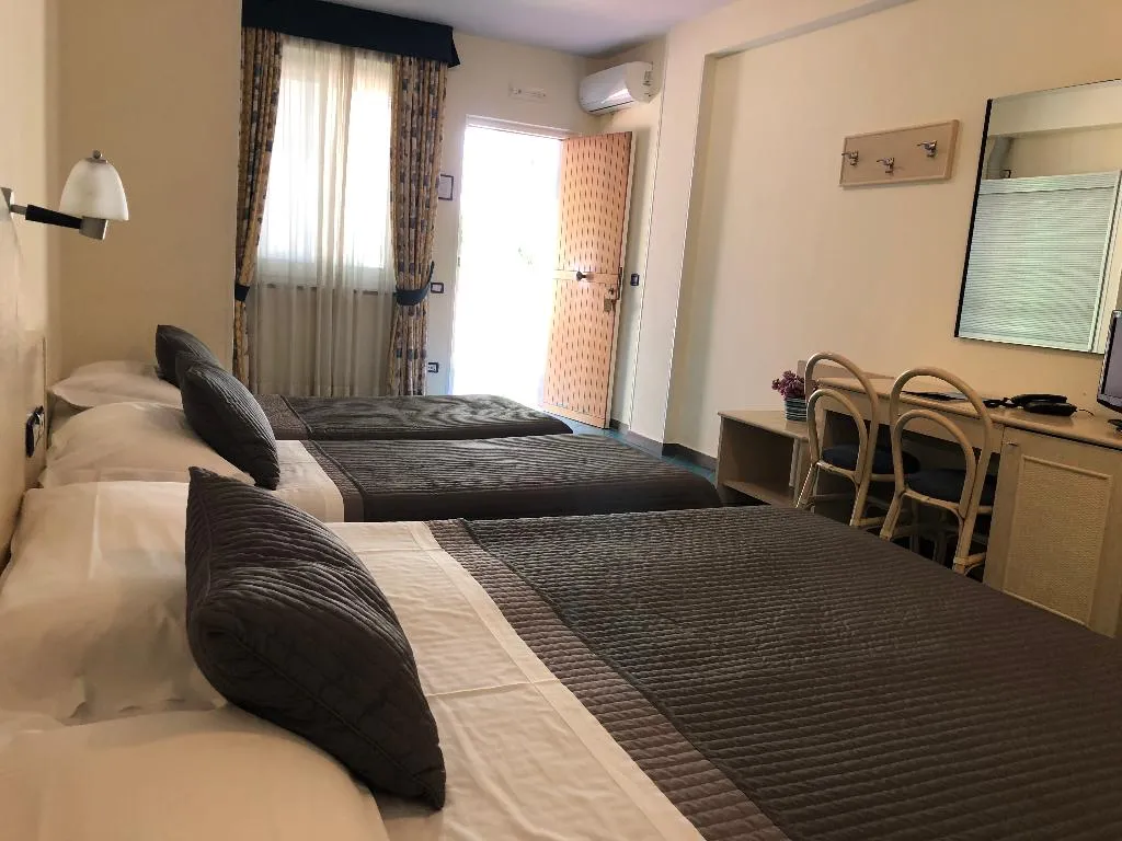 TRIPLE STANDARD Room, Agave Hotel, Naples