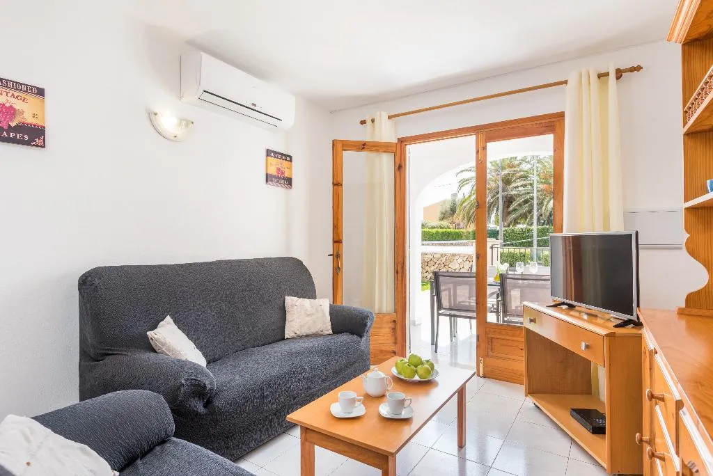 APARTMENT TWO BEDROOMS Room, Las Palmeras n 5, Menorca