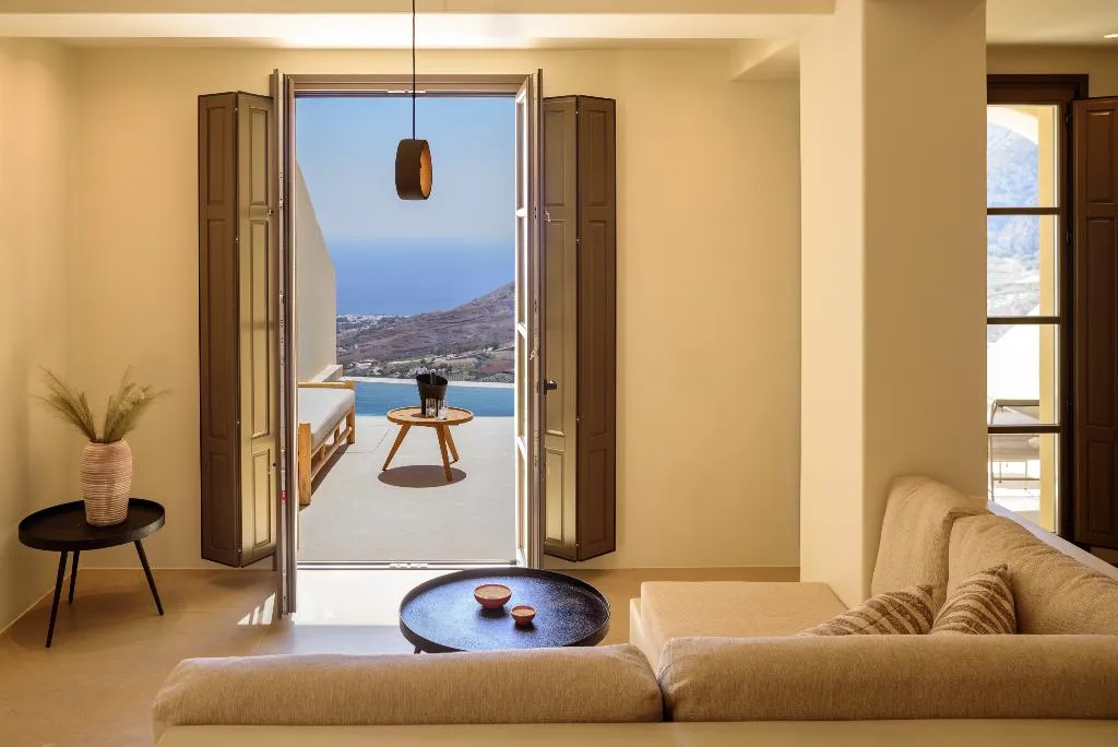 SUITE SUPERIOR WITH PRIVATE POOL Room, Elessa Hotel, Santorini