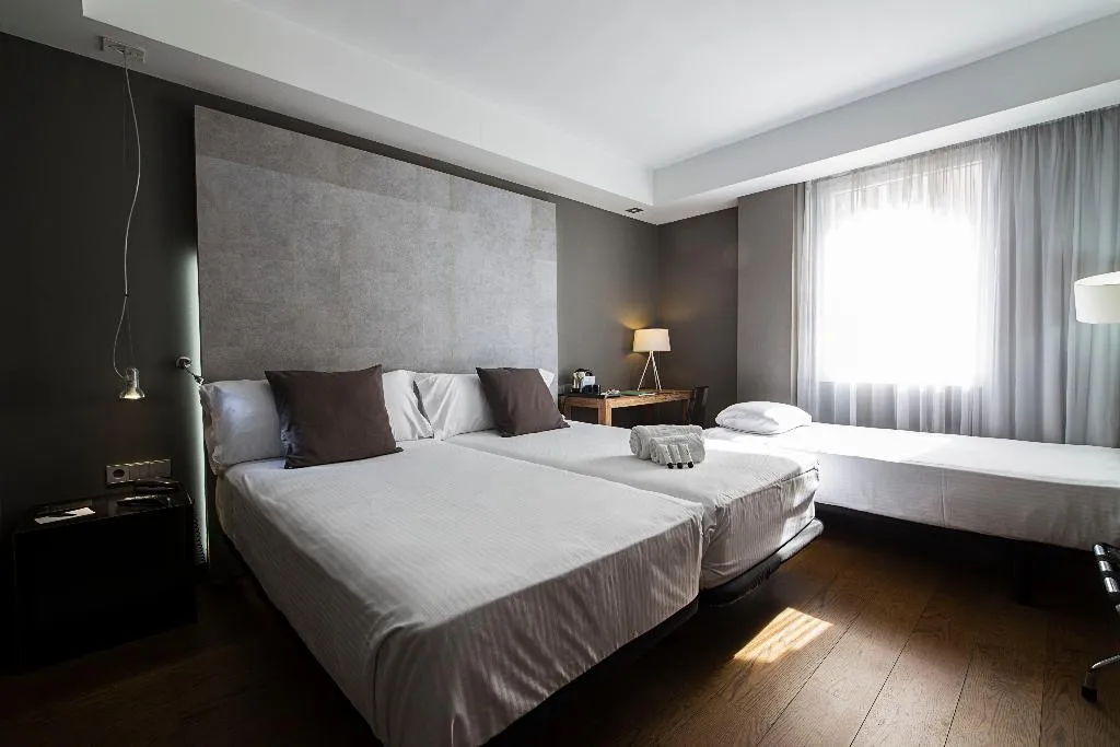 DOUBLE STANDARD Room, Zenit Conde de Orgaz, Madrid
