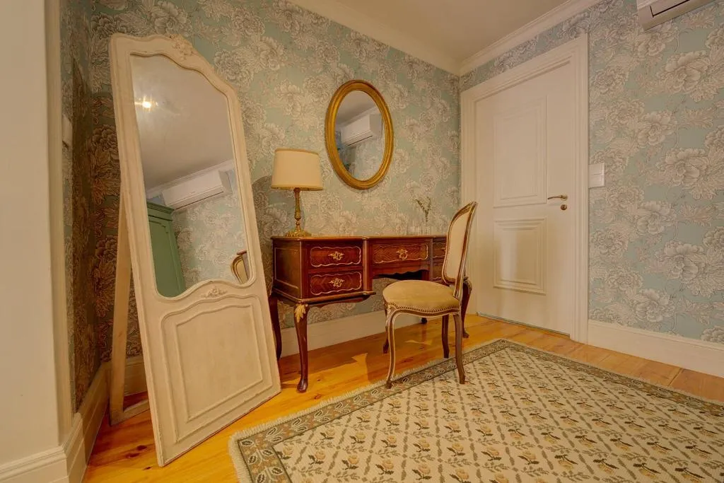DOUBLE QUEEN SIZE BED Room, Palácio das Especiarias, Lisbon
