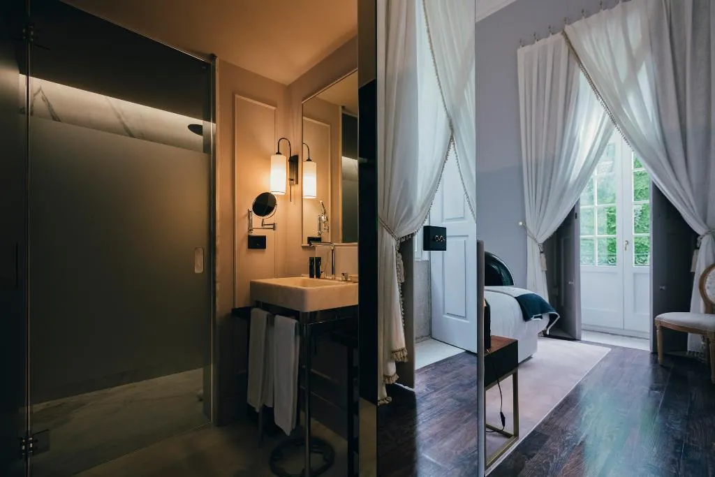 JUNIOR SUITE CLASSIC Room, Torel Palace Porto, Porto