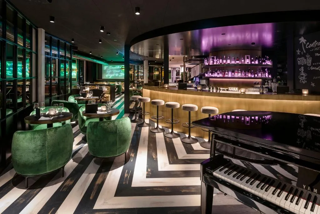 Bar, Central Plaza Hotel, Zurich