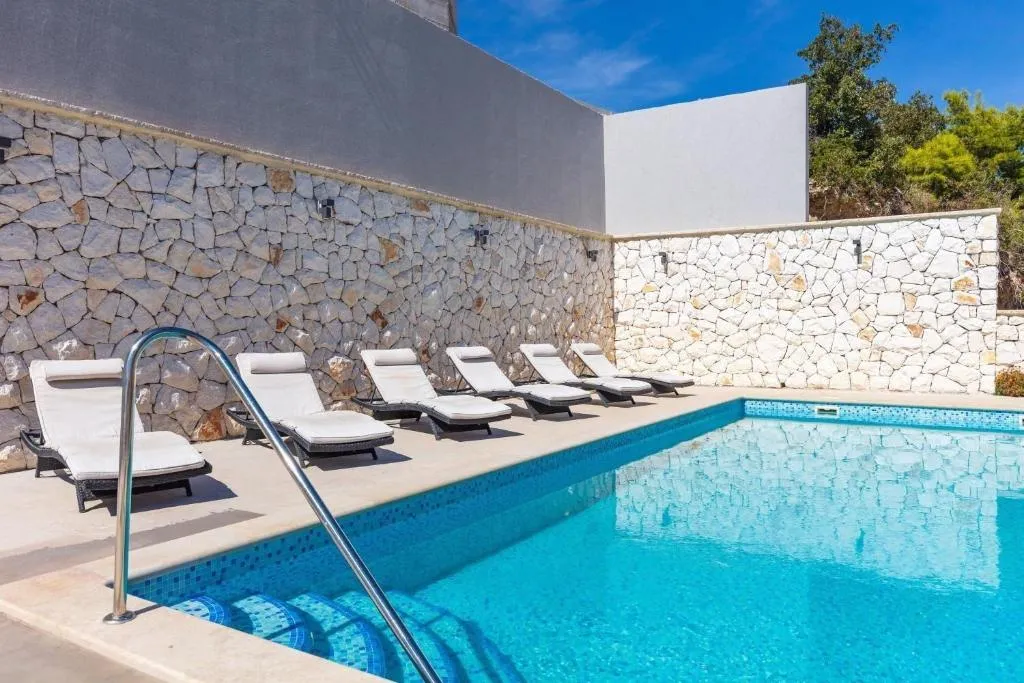 Sports and Entertainment, Bed & Breakfast Senator, Split