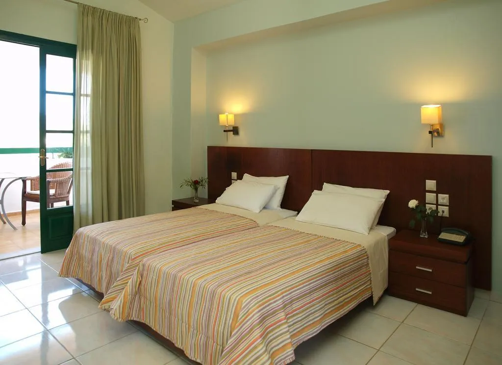 Double or Twin SIDE SEA VIEW Room, Skiathos Club Hotel & Suites, Skiathos