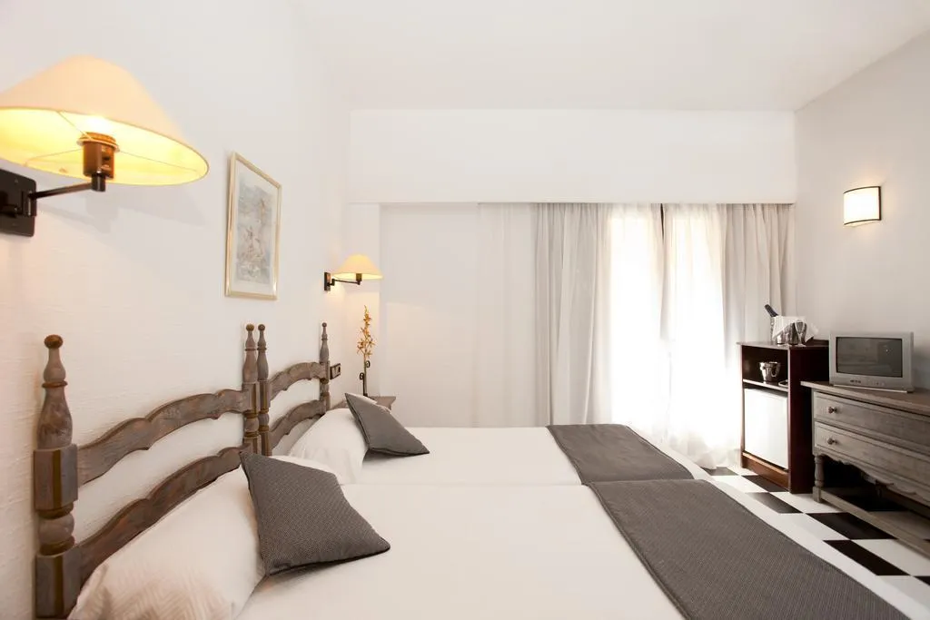 Room, Sis Pins, Majorca