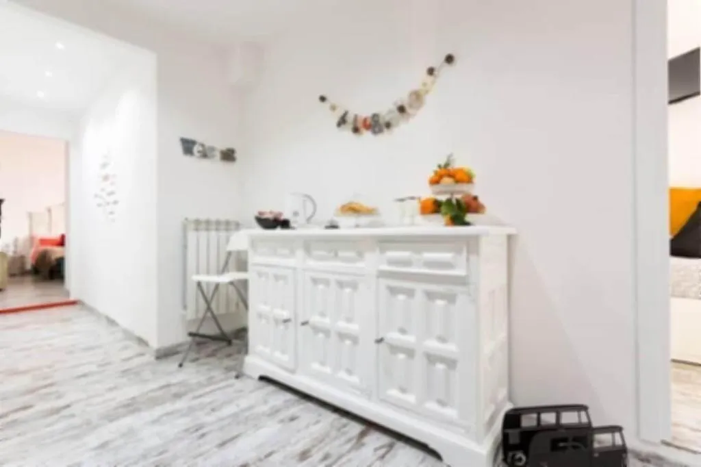 Lobby, Letto E Latte, Naples