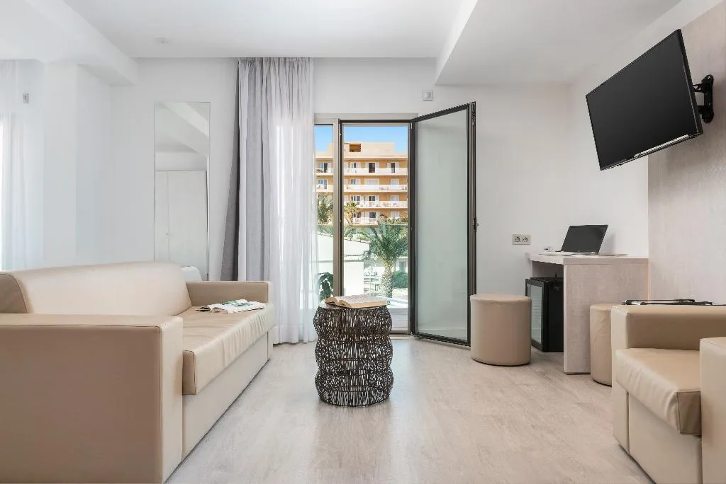 FAMILY ROOM SEA VIEW Room, Llaut Boutique Hotel, Majorca