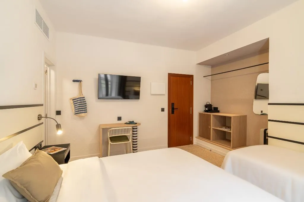 TRIPLE INNER Room, Hotel Robson, Costa Brava