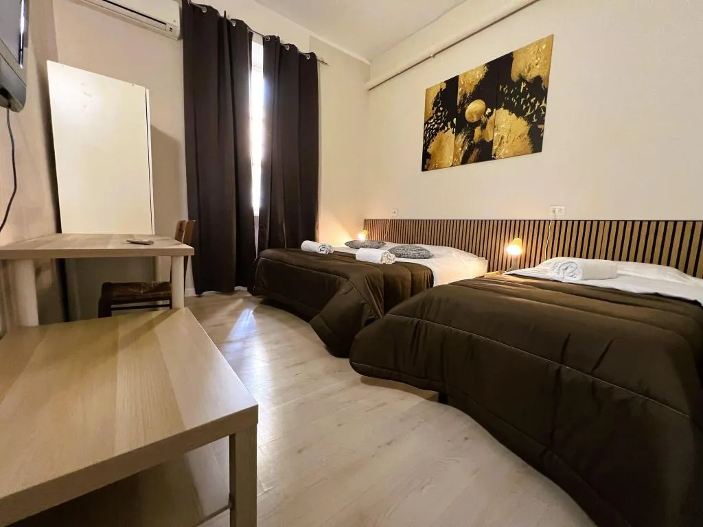 Room, Freedom Traveller, Naples