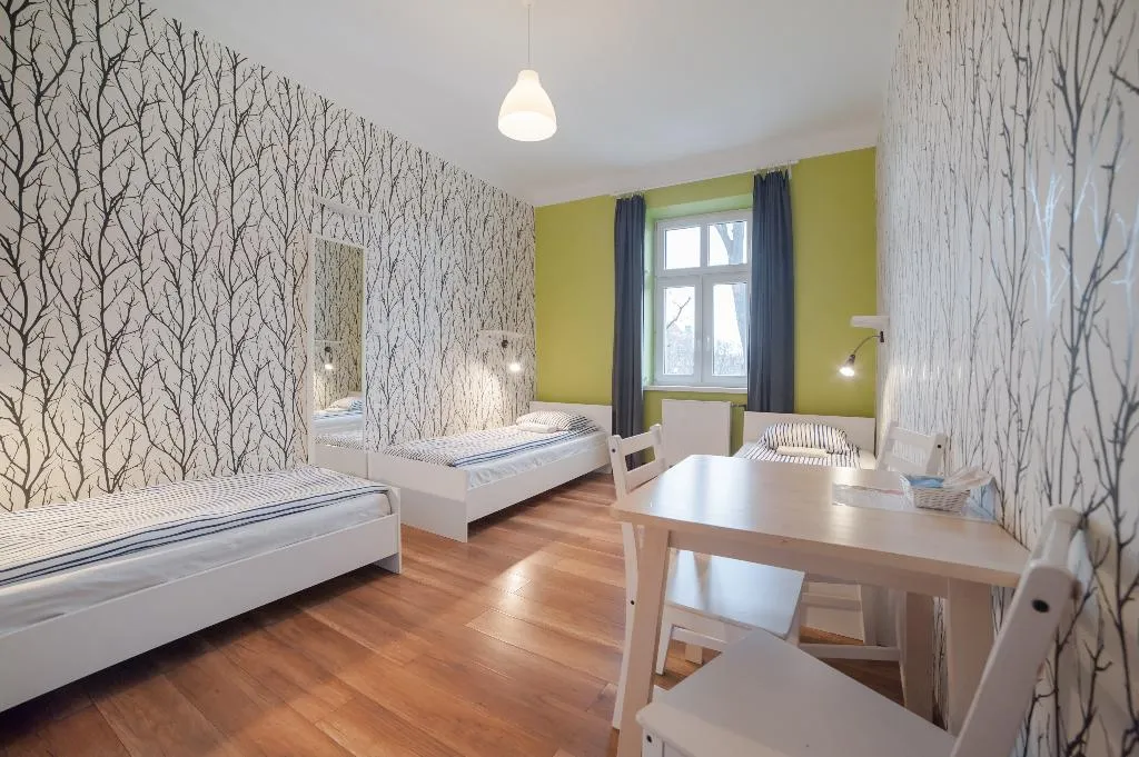 TRIPLE WITH SHARED BATHROOM Room, Hostel Atlantis Kraków, Krakow