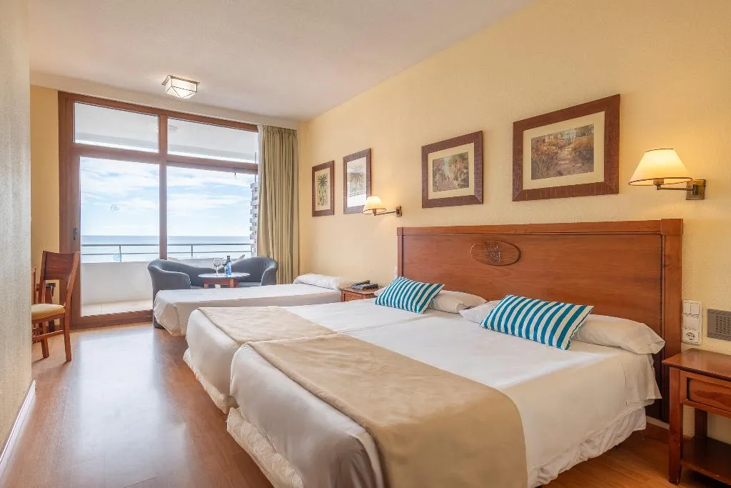 TRIPLE DELUXE SEA VIEW Room, Leonardo Torremolinos Costa del Sol, Costa Del Sol