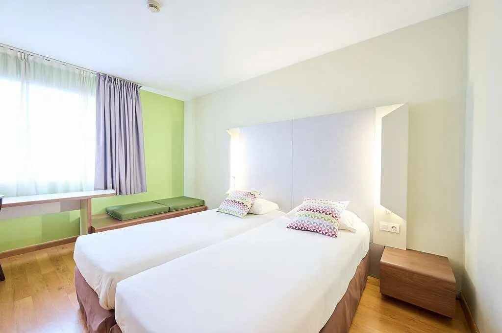 TWIN STANDARD Room, Travelodge Cornella Fira, Barcelona
