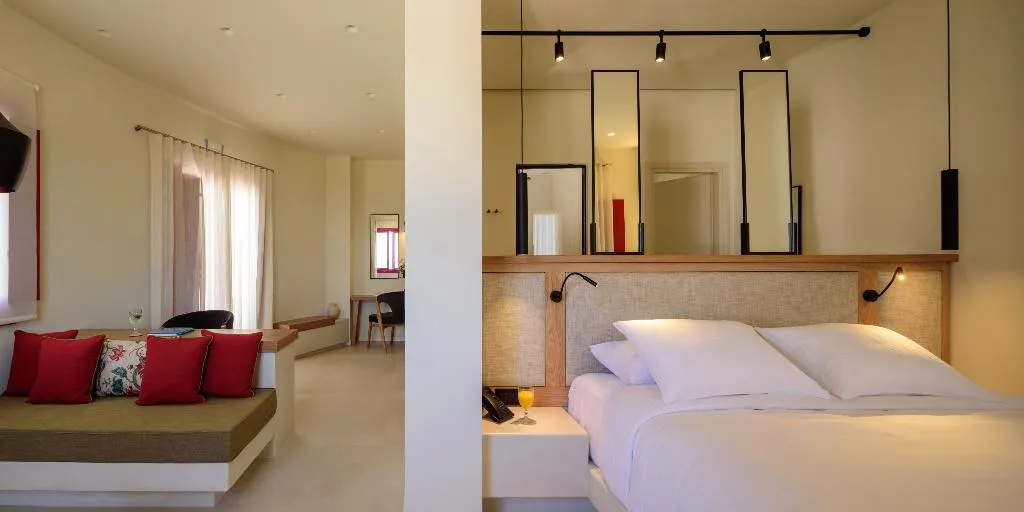 SUITE SEA VIEW WITH PRIVATE POOL Room, Potnia Theron Suites, Santorini