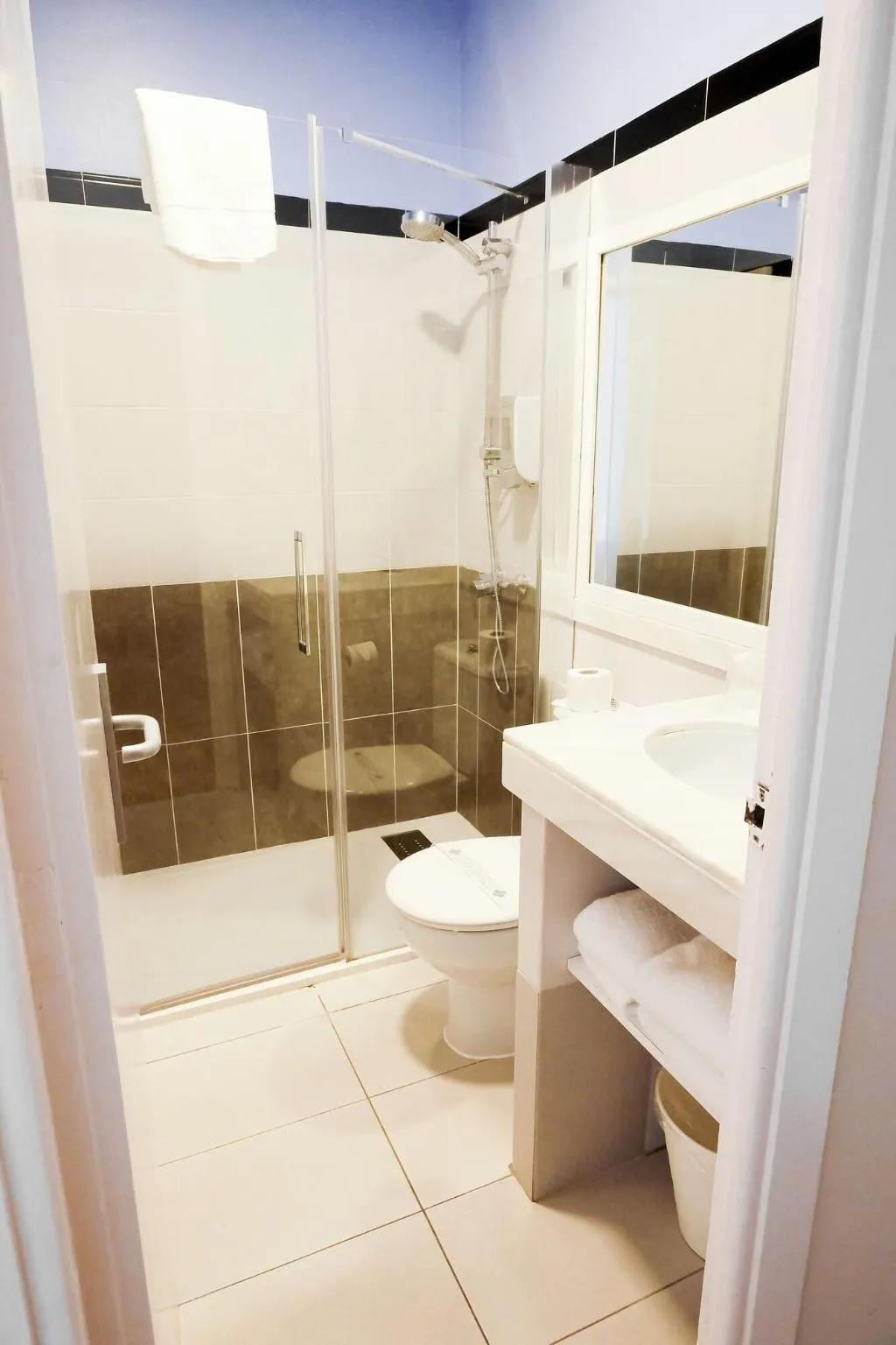 Room, Subur, Costa Brava