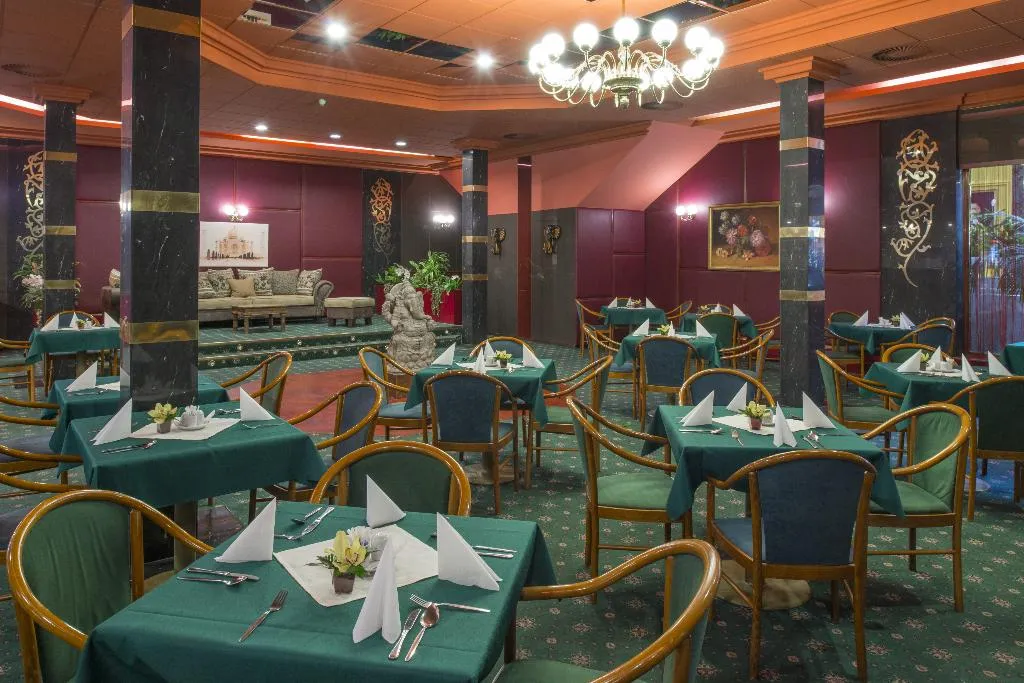 Restaurant, Top Hotel Praha, Prague