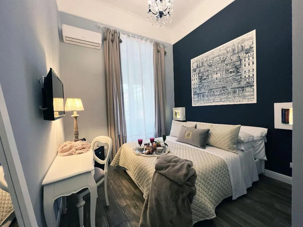Room, Domus Deorum Deluxe, Naples