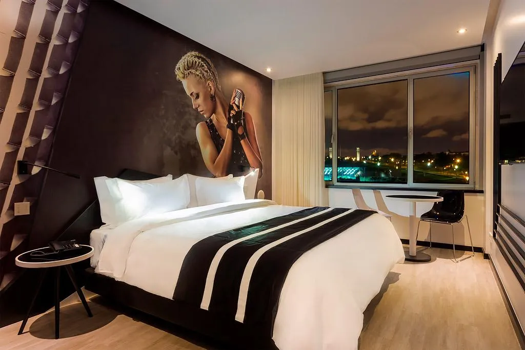 DOUBLE KING SIZE BED Room, HF Fenix Music, Lisbon