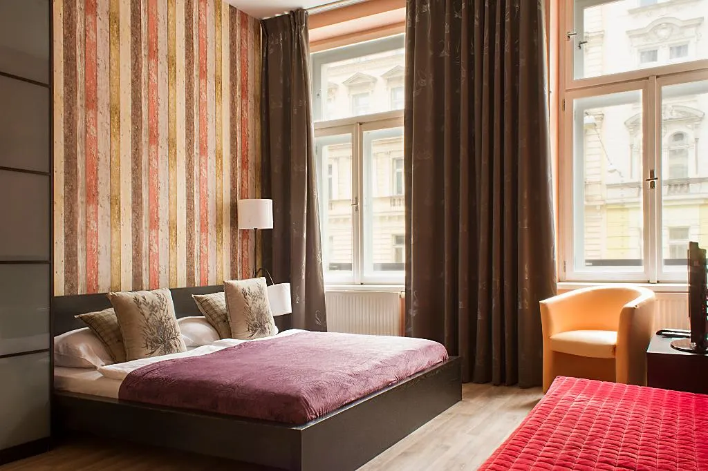 STUDIO CAPACITY 4 Room, Royal Court Legerova, Prague