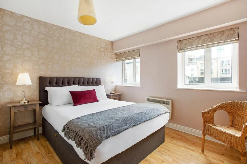 APARTMENT CAPACITY 6 Room, Drury Court Hotel, Dublin