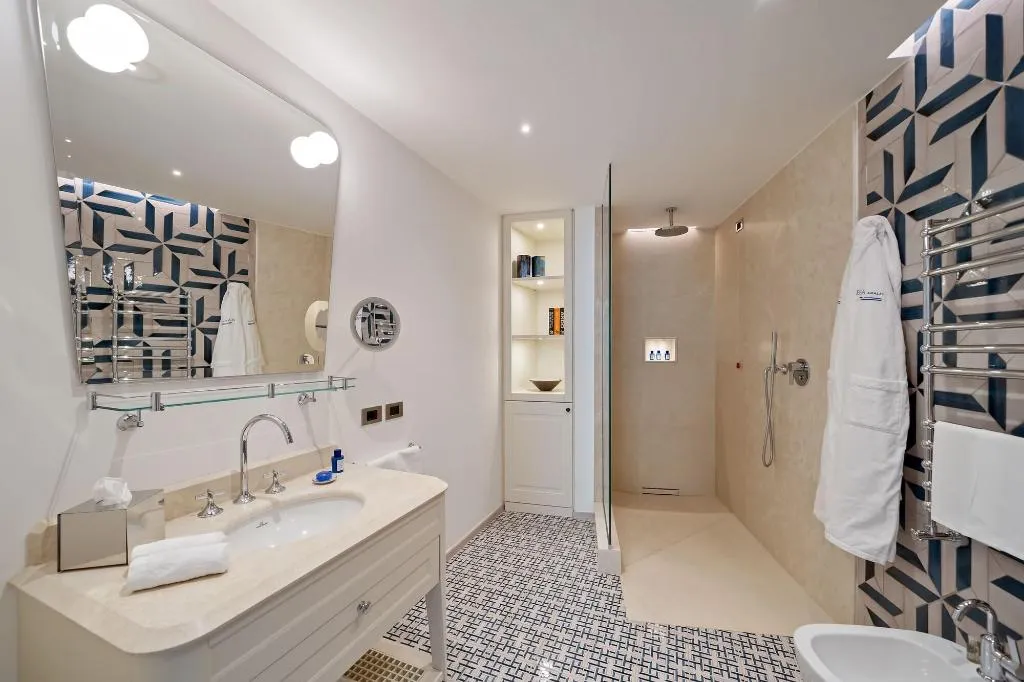 Room, Borgo Santandrea, Naples