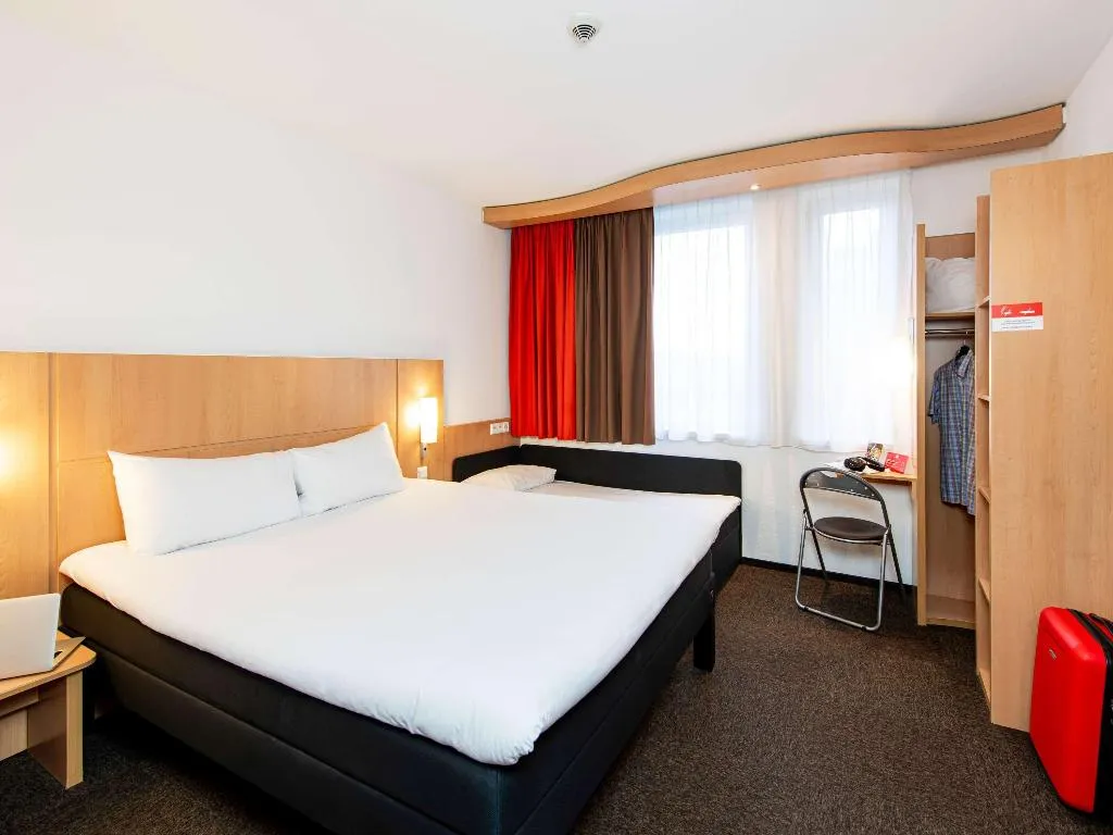 FAMILY ROOM WITH DOUBLE BED Room, ibis Krakow Stare Miasto, Krakow