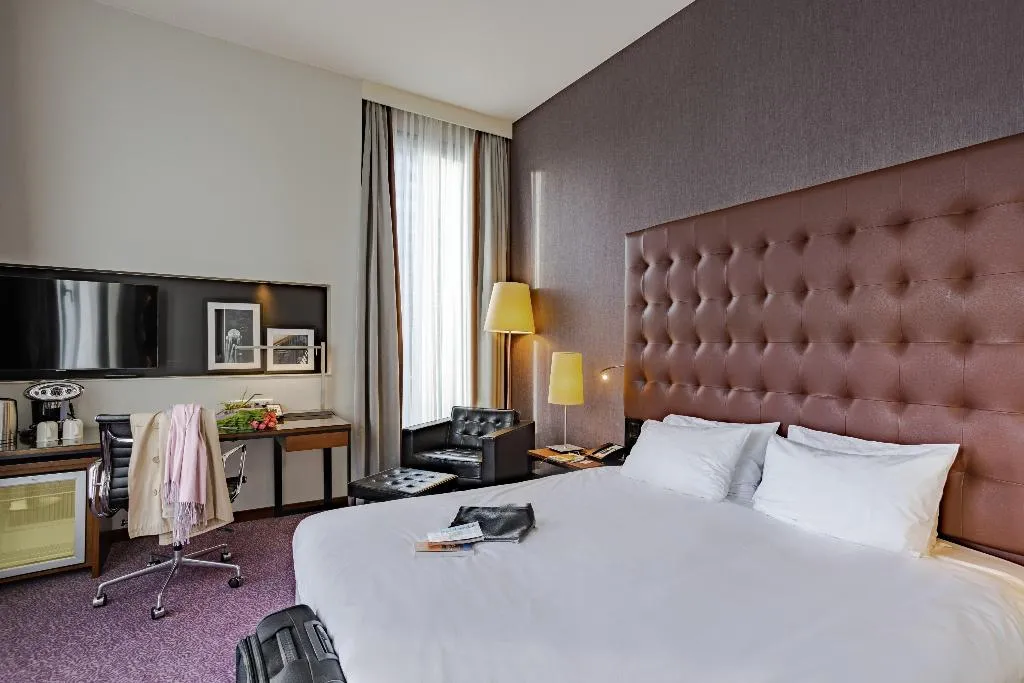 DOUBLE PREMIUM KING BED Room, Crowne Plaza Amsterdam-South, Amsterdam