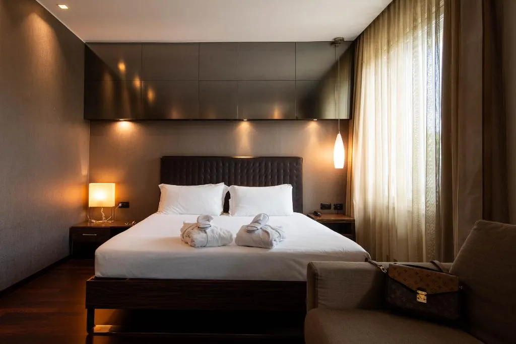 DOUBLE EXECUTIVE QUEEN BED Room, Axolute Comfort Hotel - Cantu, Milan