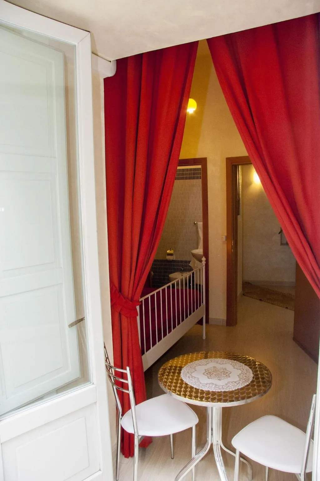 Room, Residence Confalone, Naples