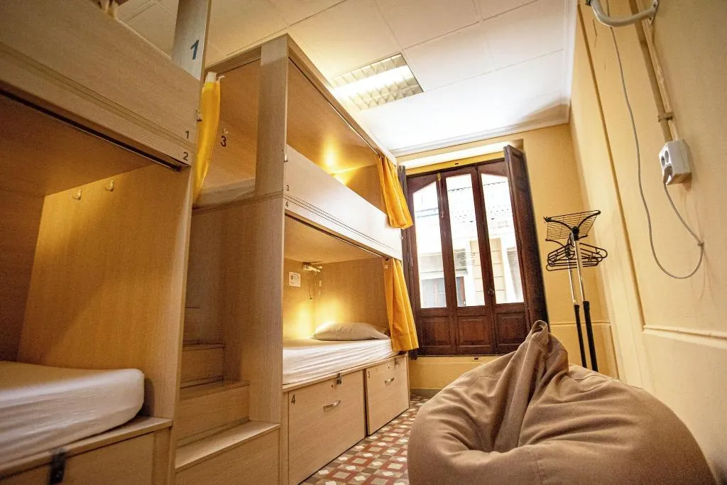 Bed in dormitory WITH SHARED BATHROOM Room, The River Hostel, Valencia