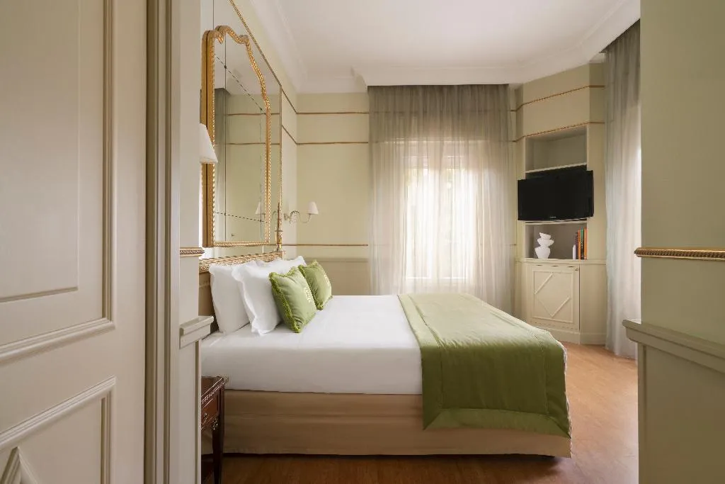 Room, Degli Aranci, Rome