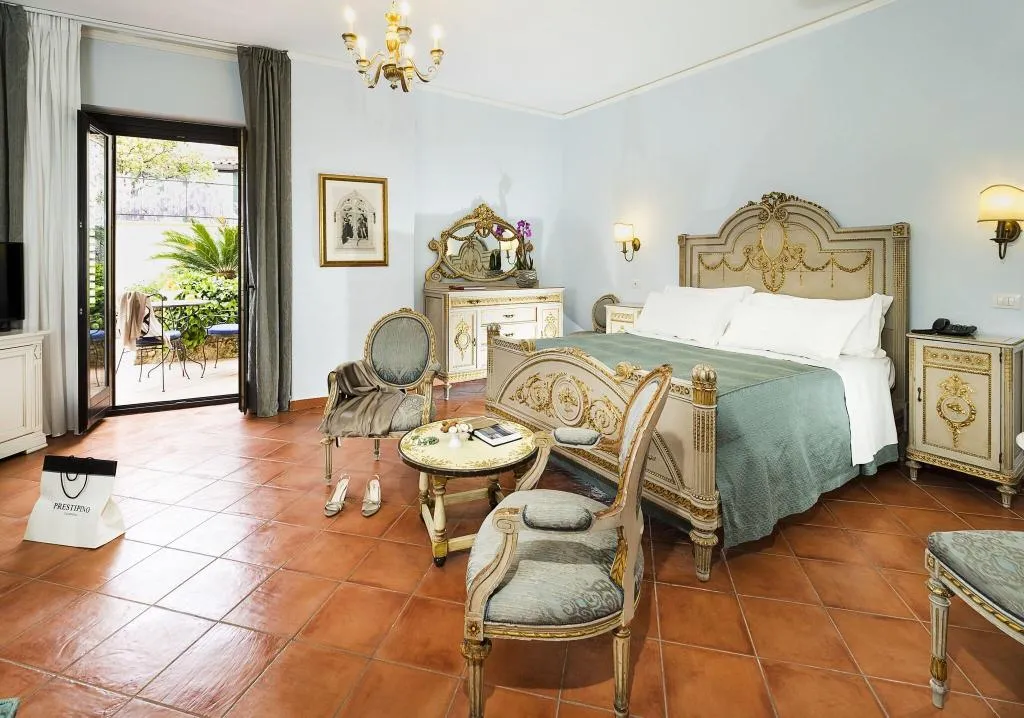 Lobby, Sirius, Taormina
