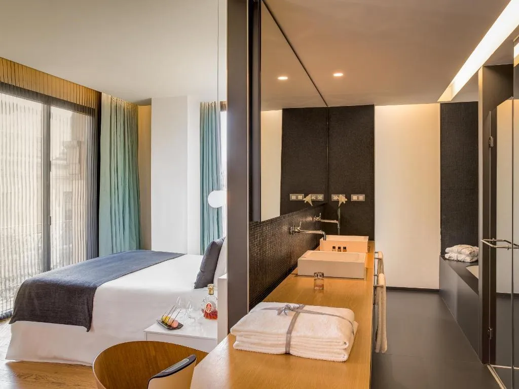 JUNIOR SUITE STANDARD Room, Ohla Barcelona, Barcelona