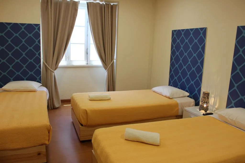 Room CAPACITY 6 WITH SHARED BATHROOM Room, Tagus Royal Residence, Lisbon