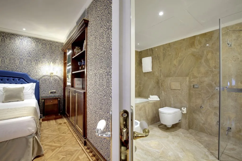 JUNIOR SUITE STANDARD Room, Dona Palace, Venice