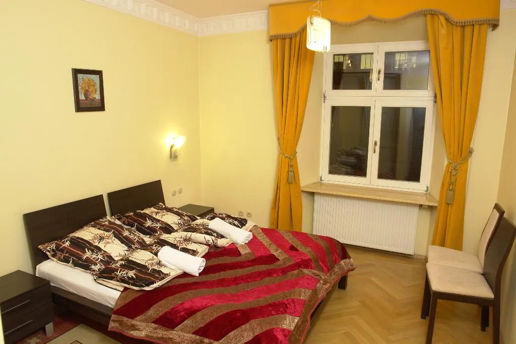 APARTMENT CAPACITY 5 TWO BEDROOMS Room, P&J Tourist Apartments, Krakow
