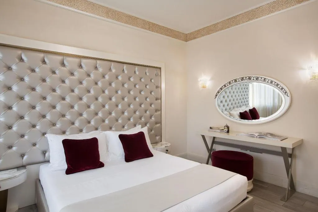 Room, Luxury Suite Milano Duomo, Milan
