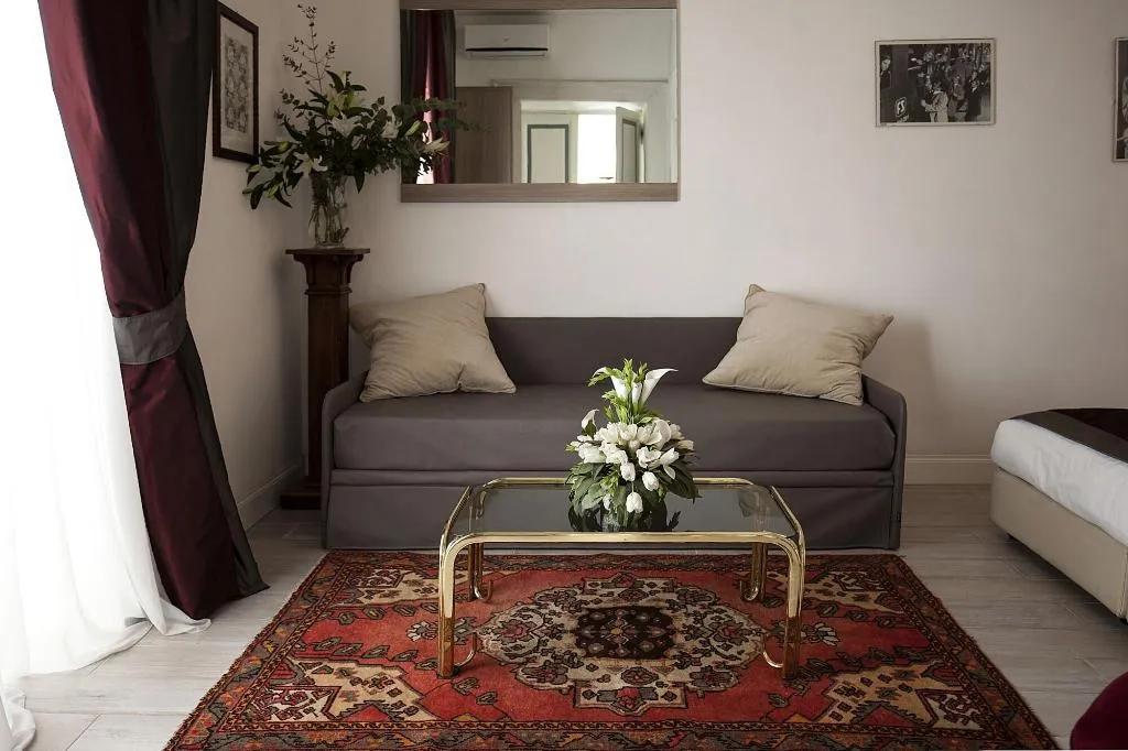 Room, Roman Holidays Cuore Dell Impero, Naples