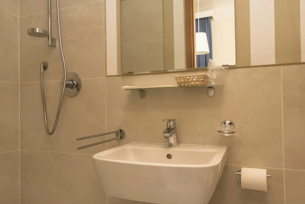 SINGLE STANDARD Room, Goldoni, Florence