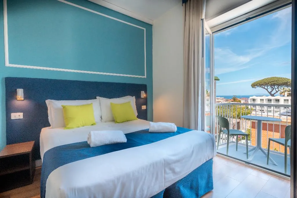 Double or Twin SIDE SEA VIEW WITH BALCONY Room, Hotel La Pergola, Naples