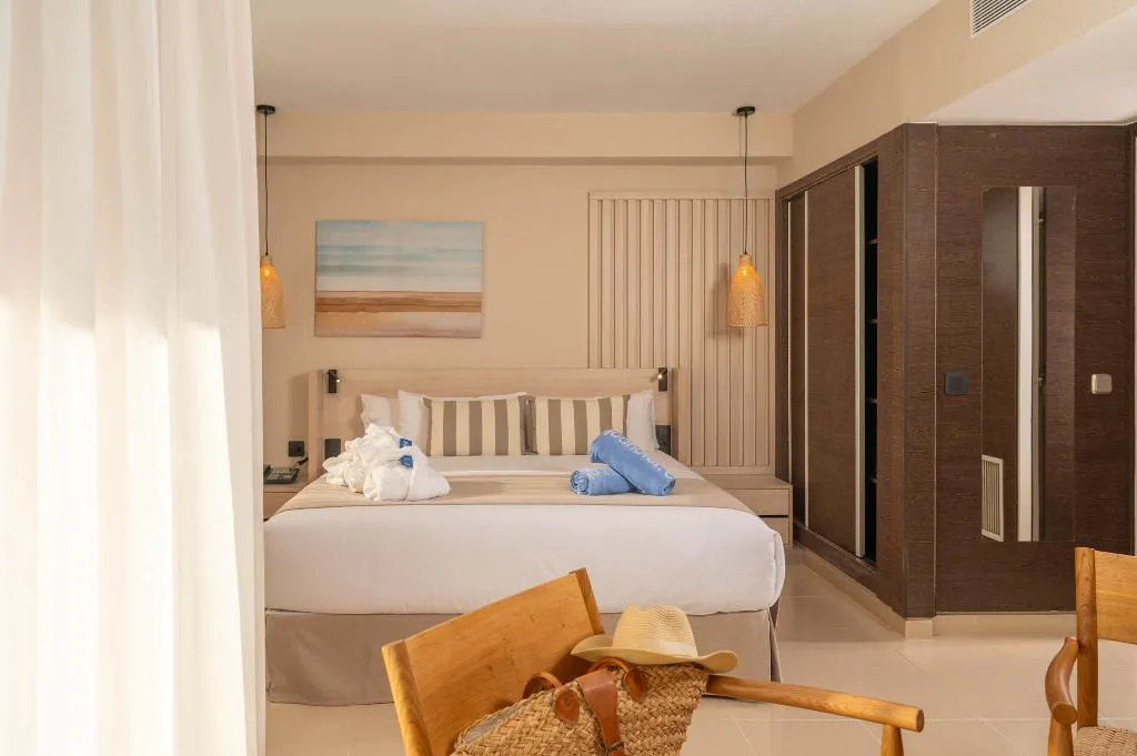JUNIOR SUITE STANDARD Room, AQUA Hotel The Breeze & Spa - Adults Only +18, Costa Brava