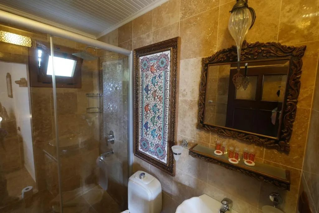 Room, Nilya, Izmir